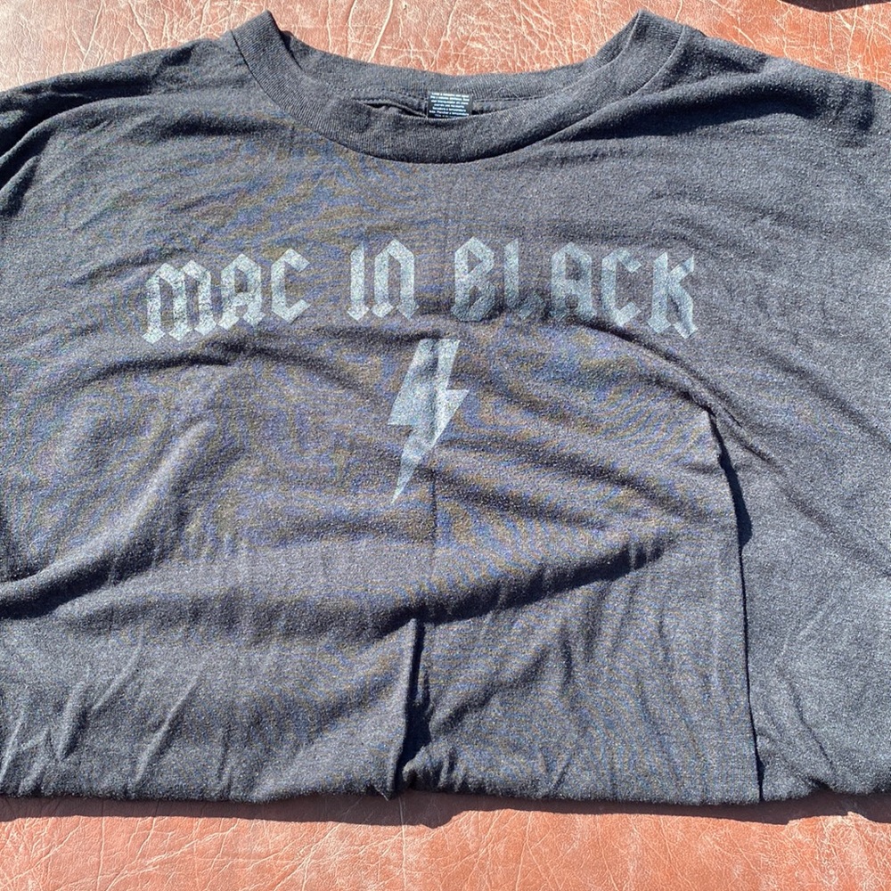 Mac in Black graphic tee